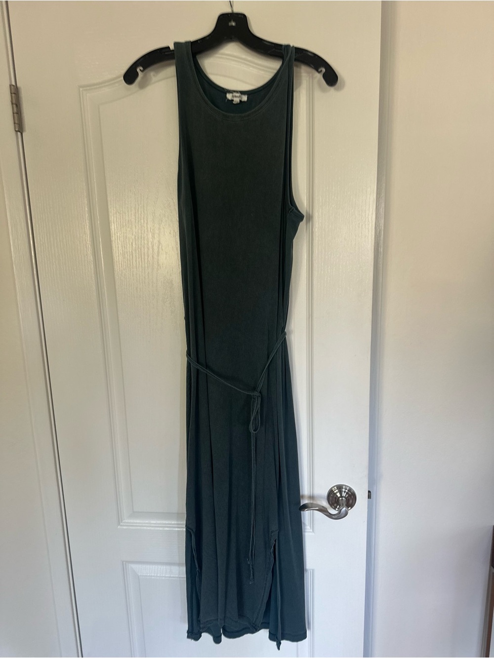 Splendid Dark Green Sleeveless Maxi Dress with Waist Tie